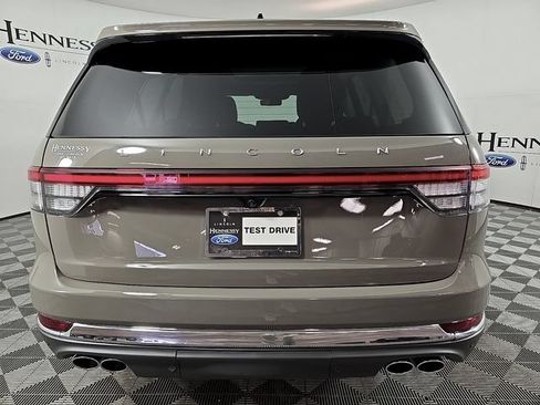 Used 2026 Lincoln Aviator AWD image 6
