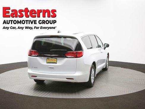 Used 2022 Chrysler Voyager LX image 36