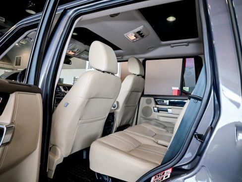 Used 2016 Land Rover LR4 HSE Silver Edition image 18
