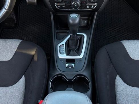 Used 2014 Jeep Cherokee Latitude w/ Cold Weather Group FWD image 26