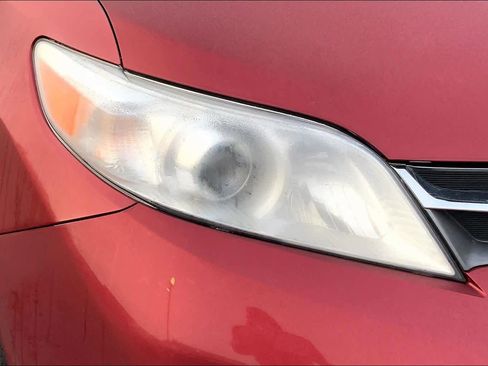 Used 2020 Toyota Sienna XLE w/ XLE Navigation Package image 26