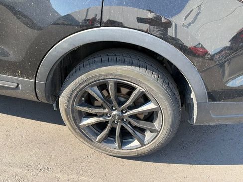 Used 2018 Ford Explorer XLT w/ Equipment Group 202A FWD image 6