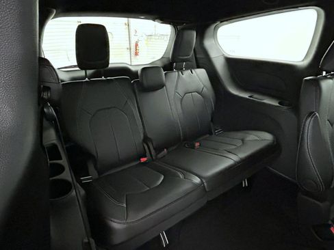 New 2026 Chrysler Pacifica Select image 18