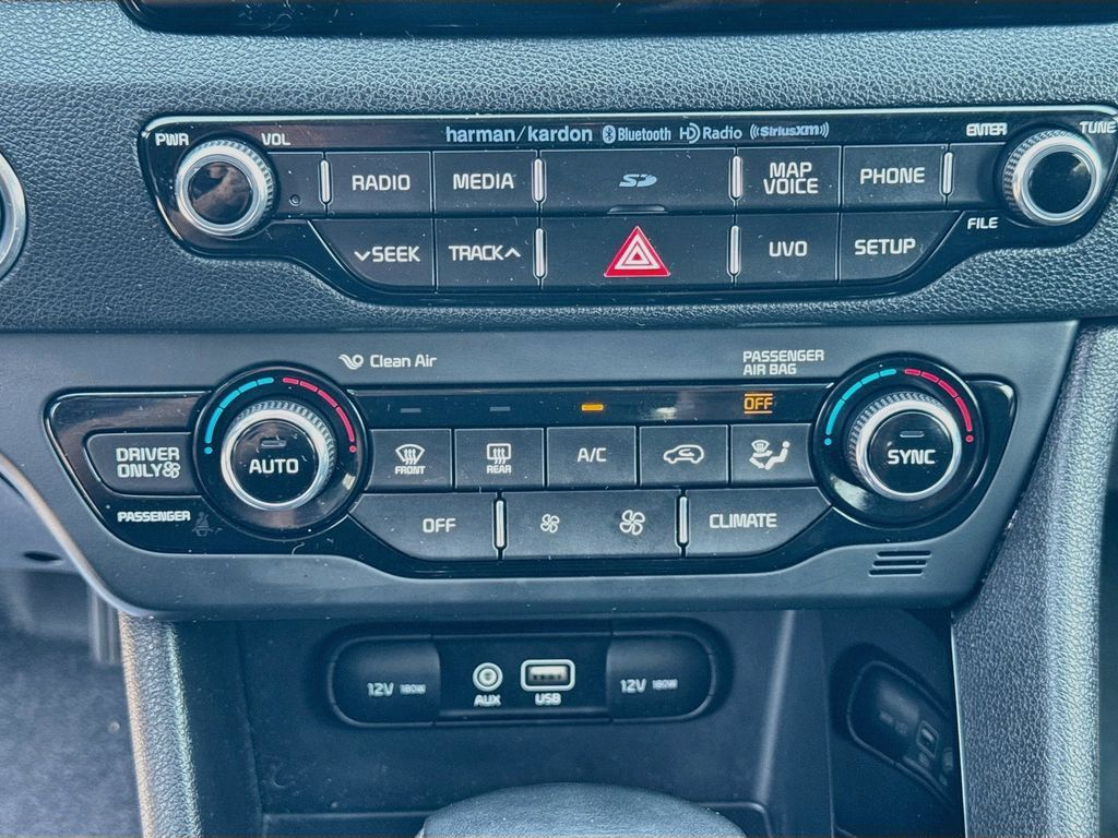 Used 2017 Kia Niro FWD image 16