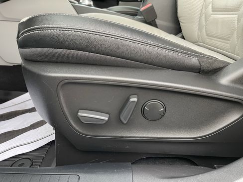 Used 2023 Ford Escape SE w/ PHEV Premium Package image 16