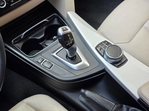 Used 2018 BMW 320i Sedan image 18