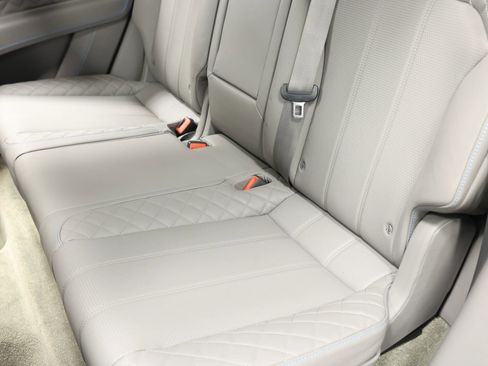 Used 2019 Bentley Bentayga image 61