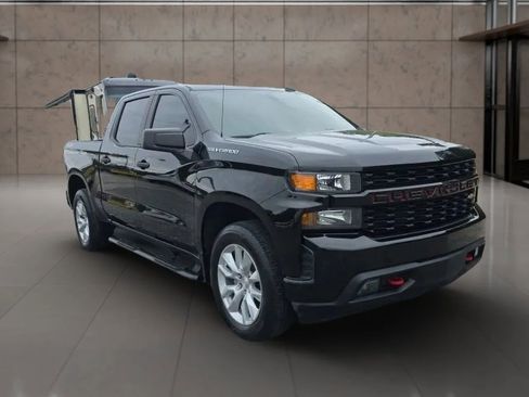 Used 2020 Chevrolet Silverado 1500 Custom w/ Custom Value Package AWD/4WD image 3