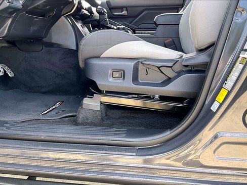 Used 2025 Toyota Tacoma TRD Sport image 36