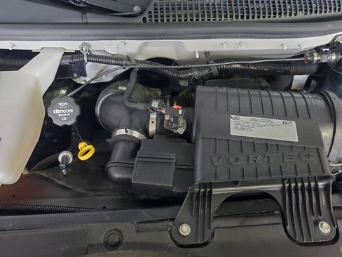 Used 2018 GMC Savana 2500 2500 3dr Cargo Van w/ Driver Convenience Package image 4