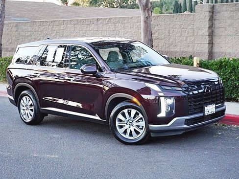 Certified 2023 Hyundai Palisade SE image 3