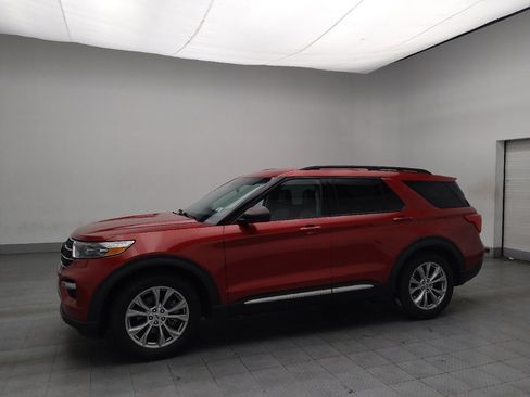 Used 2021 Ford Explorer XLT w/ Equipment Group 202A image 2