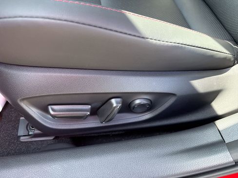 Certified 2025 Toyota Prius Plug-In Hybrid image 14