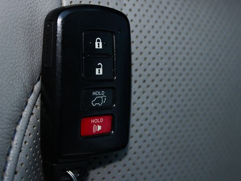 Used 2018 Toyota Highlander Limited image 34