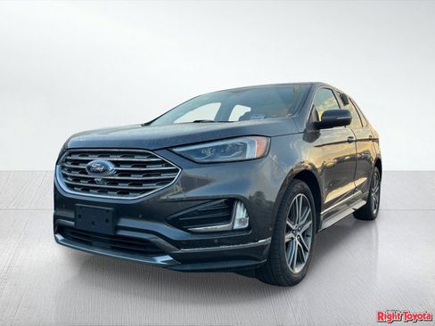 Used 2019 Ford Edge Titanium w/ Equipment Group 301A FWD image 2