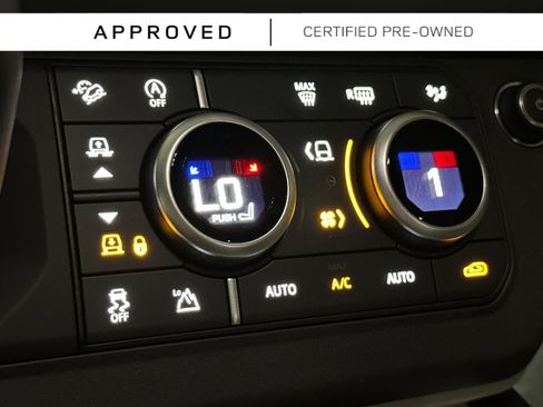 Used 2025 Land Rover Defender 130 X-Dynamic SE AWD/4WD image 19