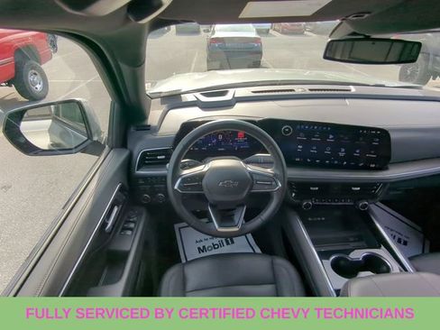 Used 2025 Chevrolet Suburban Z71 image 38