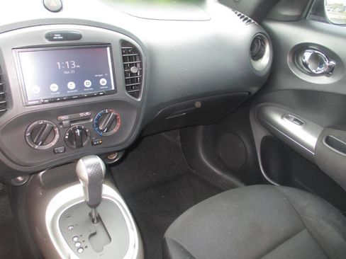 Used 2011 Nissan Juke S image 20