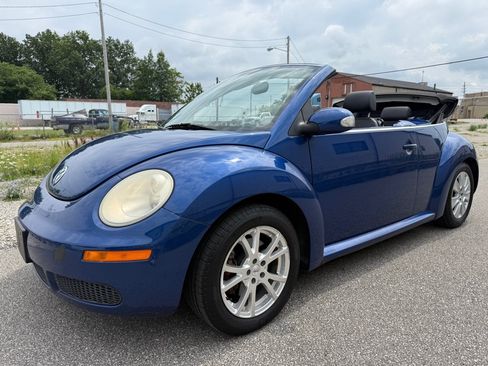 Used 2008 Volkswagen Beetle S FWD image 1