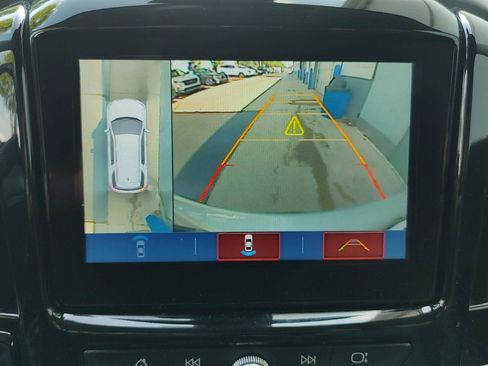Used 2019 Chevrolet Traverse LT w/ LT Premium Package FWD image 9
