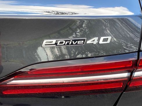 Used 2025 BMW i5 eDrive40i w/ Premium Package image 23