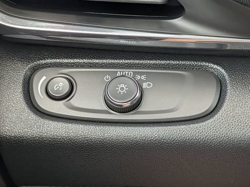 Used 2025 Buick Envista Preferred FWD image 22
