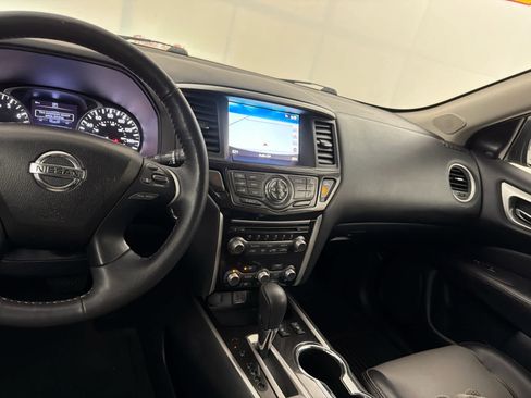 Used 2020 Nissan Pathfinder SL FWD image 19