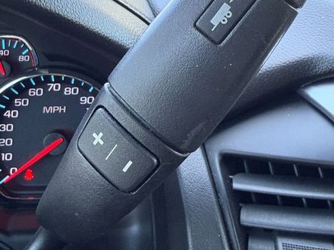 Used 2018 Chevrolet Suburban LT RWD image 35