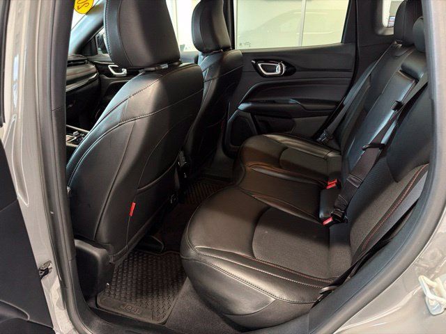 Used 2023 Jeep Compass Trailhawk w/ Trailhawk Convenience Group AWD/4WD image 13
