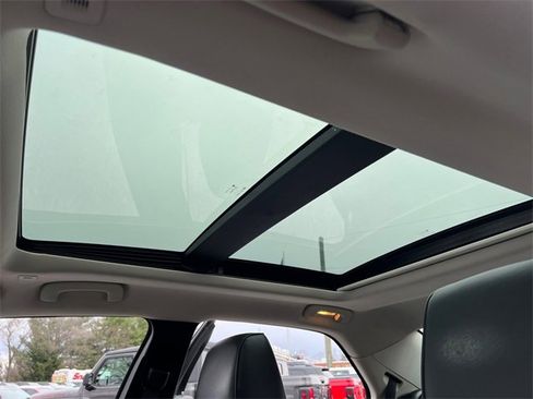 Used 2017 Chrysler 300 C w/ Safetytec Plus Group image 27