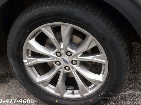 Used 2023 Ford Explorer Limited image 9