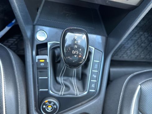 Used 2022 Volkswagen Tiguan SEL R-Line image 12