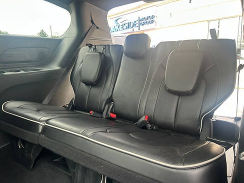 Used 2026 Chrysler Pacifica Limited FWD image 17