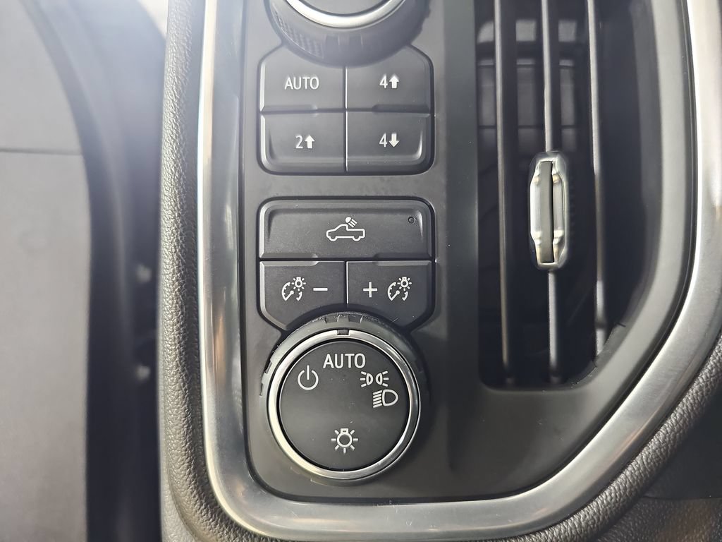 Certified 2020 Chevrolet Silverado 1500 LT w/ All-Star Edition AWD/4WD image 31