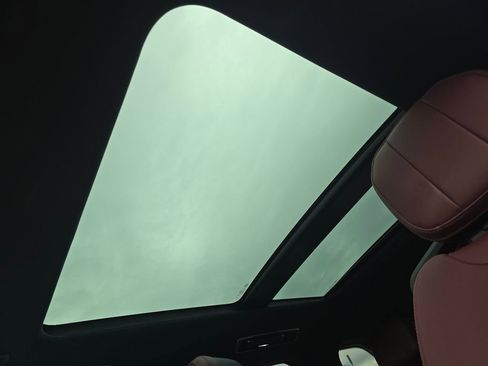 Used 2024 Land Rover Range Rover Sport Dynamic SE image 3