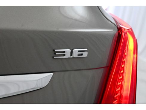 Used 2018 Cadillac XT5 Luxury w/ Driver Awareness Package FWD image 55