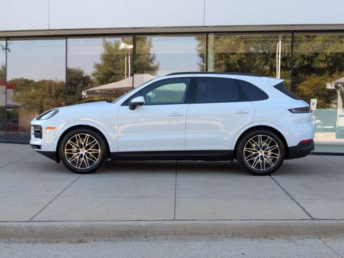 Certified 2026 Porsche Cayenne AWD/4WD image 2