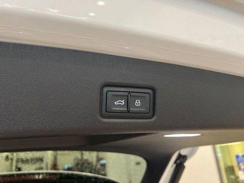 Used 2025 Audi Q5 Premium w/ 19" Wheel Package AWD/4WD image 18