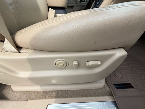 Used 2013 Cadillac Escalade Luxury AWD/4WD image 30