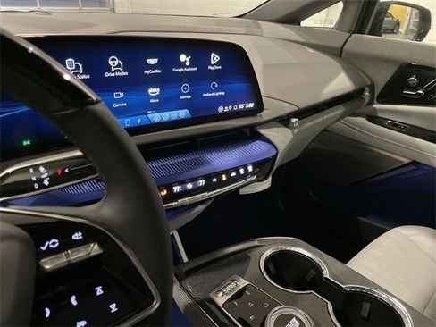 New 2025 Cadillac Optiq Luxury 2 image 18