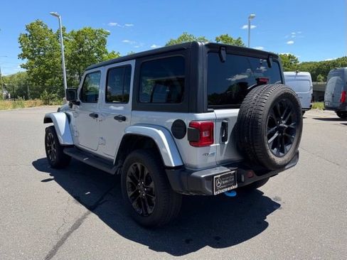 Used 2023 Jeep Wrangler Unlimited Sahara w/ Cold Weather Group AWD/4WD image 5