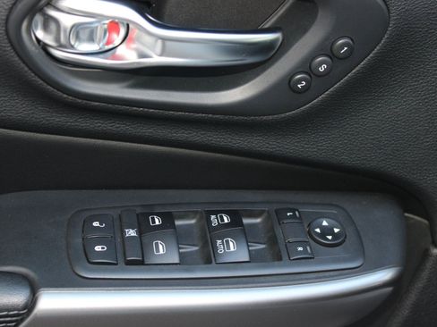 Used 2019 Jeep Cherokee Limited w/ Trailer Tow Group image 12