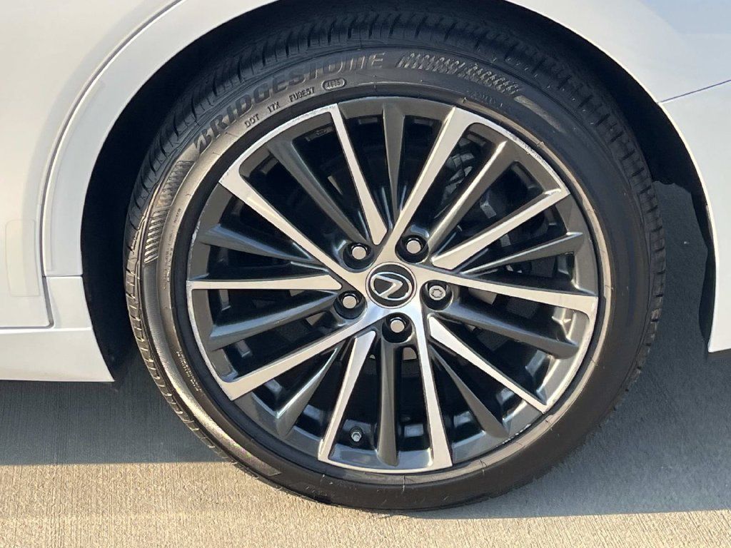 Used 2023 Lexus ES 350 w/ Premium Package FWD image 11