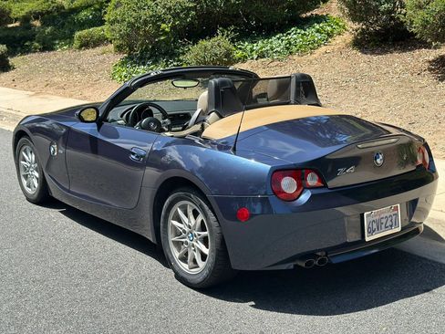 Used 2005 BMW Z4 2.5i RWD image 3