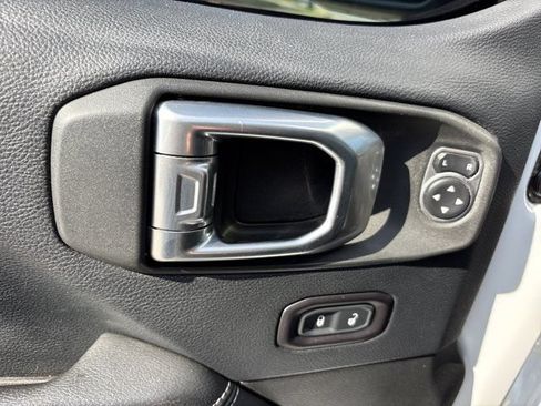 Used 2018 Jeep Wrangler Unlimited Sahara AWD/4WD image 23