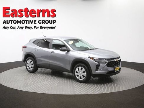 Used 2024 Chevrolet Trax LS FWD image 47
