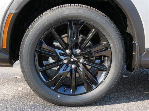 New 2026 Mitsubishi Eclipse Cross LE image 3