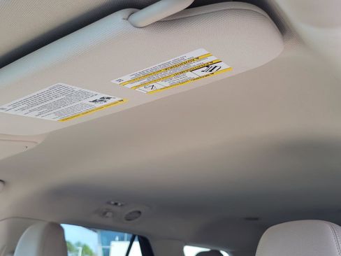 Used 2022 Ford Explorer Base image 17