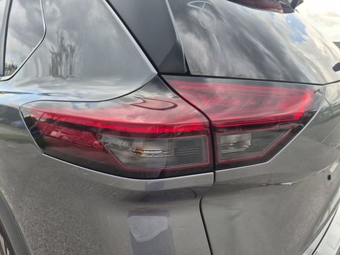 Used 2023 Nissan Rogue SV FWD image 6