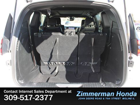 Used 2025 Chrysler Pacifica Limited image 6